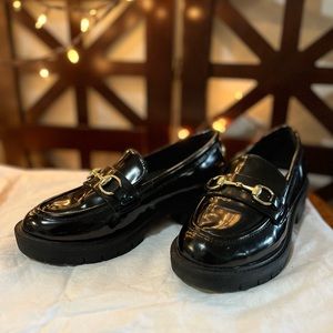 MIA black 6.5 Loafers with gold embellishment